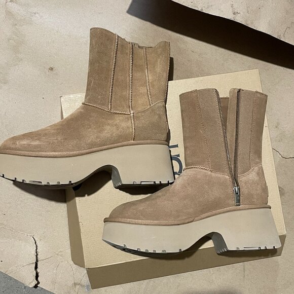 Ugg New heights platform zipper boots w10 - Picture 2 of 5